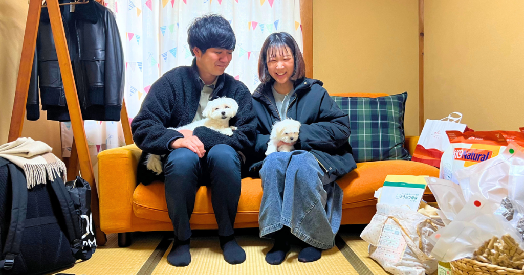 東京都の田口様ご家族と、新しい家族になったマルチーズの子犬のあちゃん